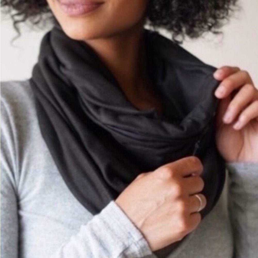 Beyond Yoga Pocket Infinity Scarf NWT